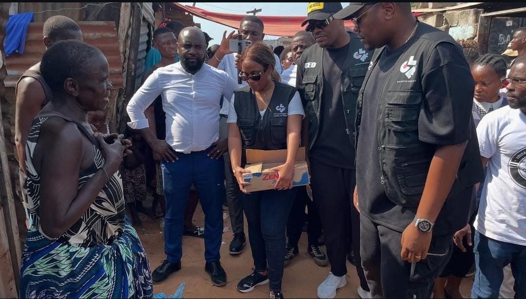 Entrega de donativos no âmbito do combate à cólera, Luanda, Angola